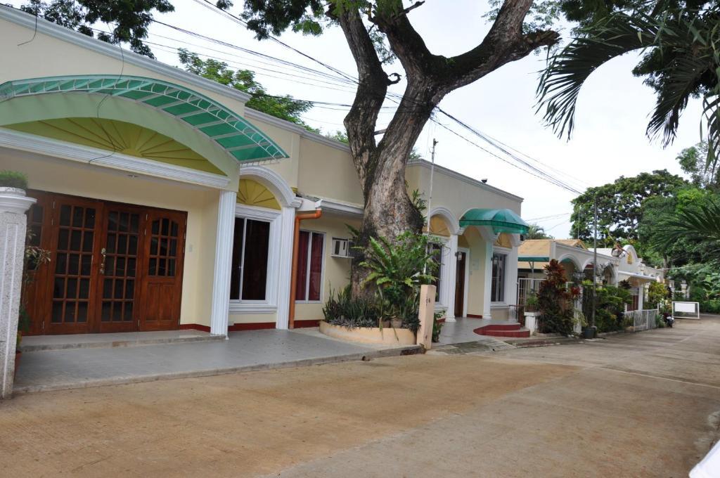 D'Lucky Garden Inn & Suites Tiniguiban Exterior photo