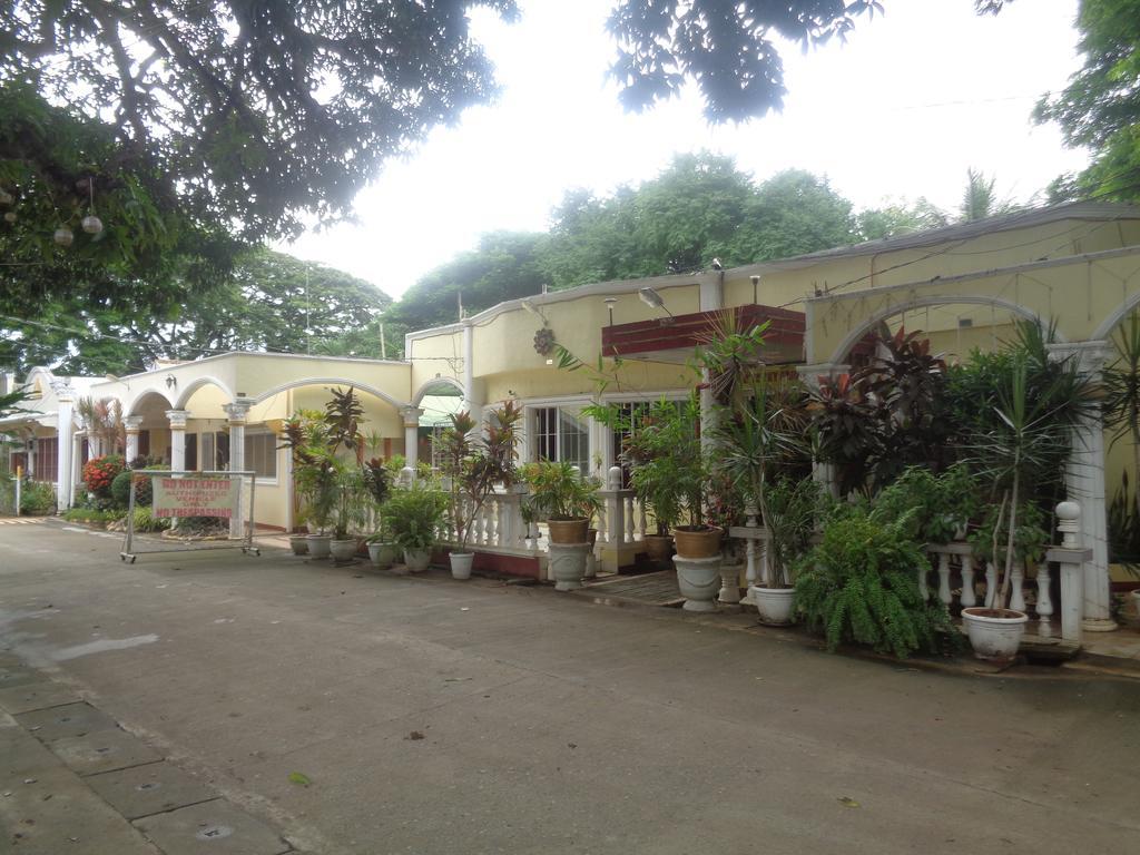 D'Lucky Garden Inn & Suites Tiniguiban Exterior photo