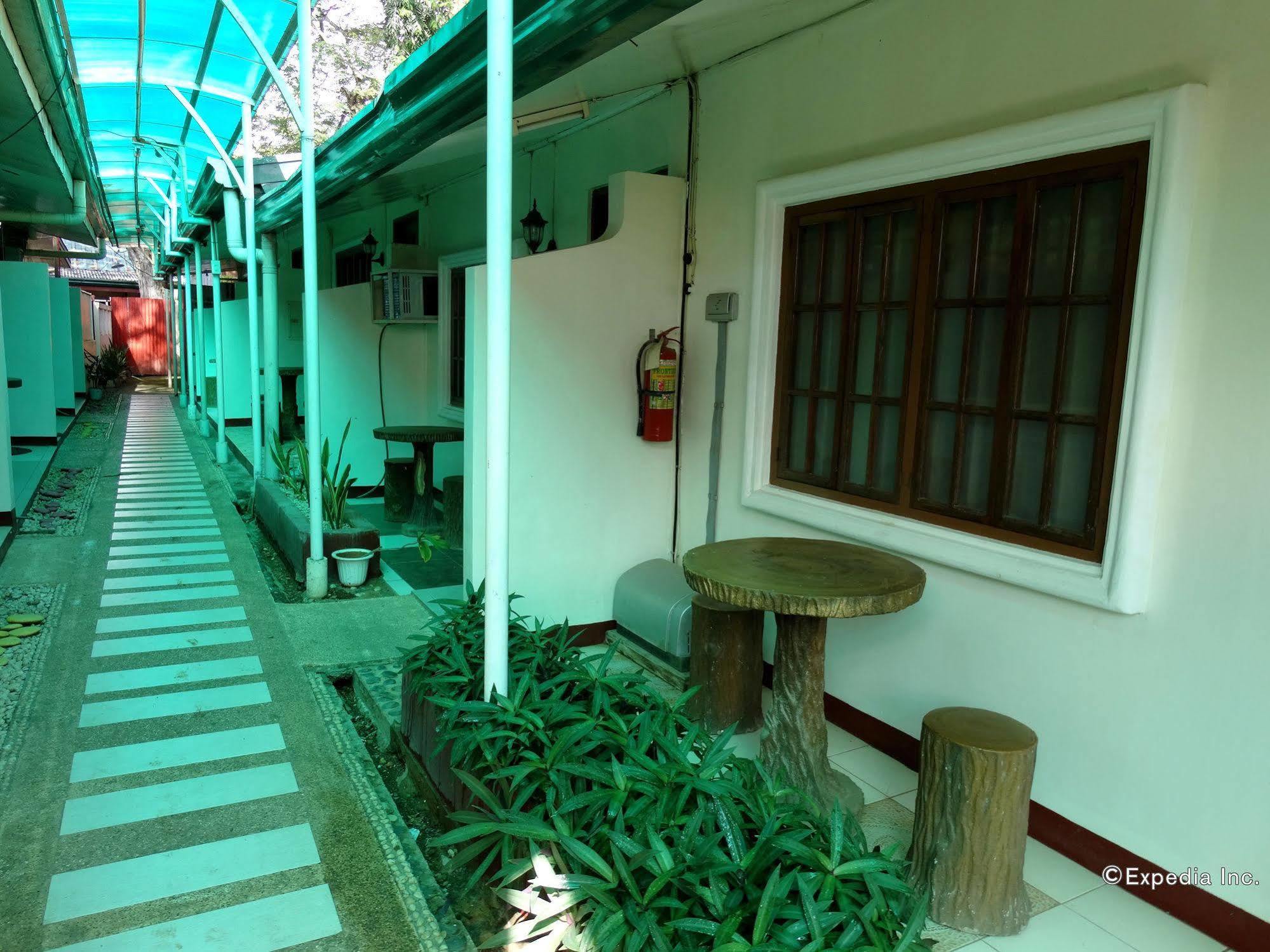 D'Lucky Garden Inn & Suites Tiniguiban Exterior photo