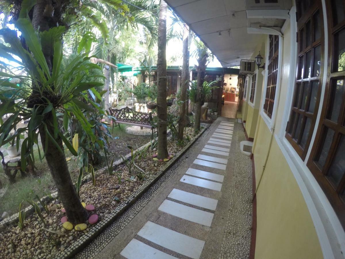 D'Lucky Garden Inn & Suites Tiniguiban Exterior photo